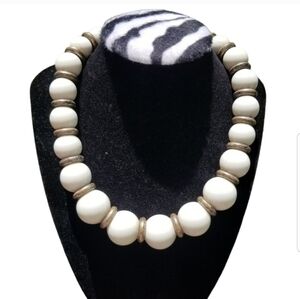 CAROL DAUPLAISE DESIGNER RETIRED GRADUATED WHITE & SILVERTONED  COLLAR NECKLACE
